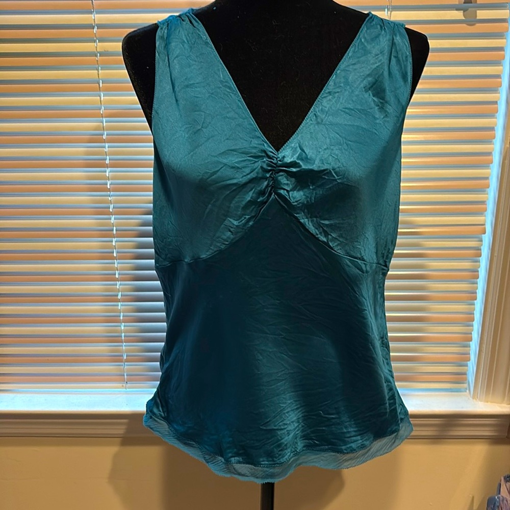 The Limited SLEEVELESS silk top- button on side